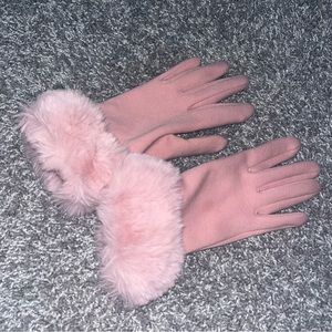 Fluffy gloves
